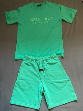 Essentials T-Shirt and shorts